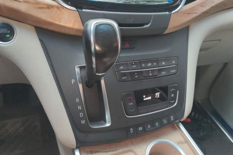 Used Buick GL8 2018 ES 28T Comfort Model China VI Standard Gear Lever