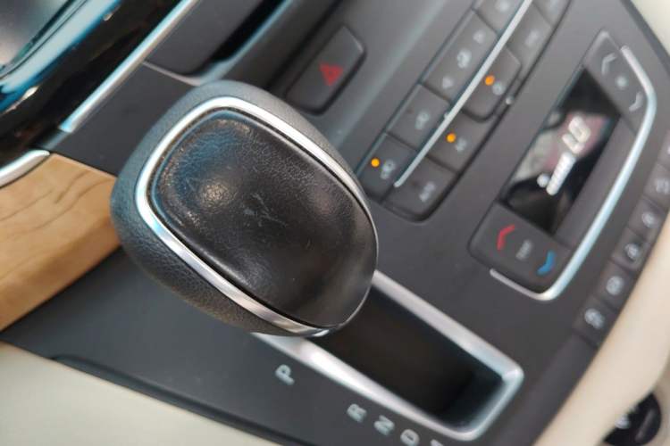 Used Buick GL8 2018 ES 28T Comfort Model China VI Standard Gear Lever