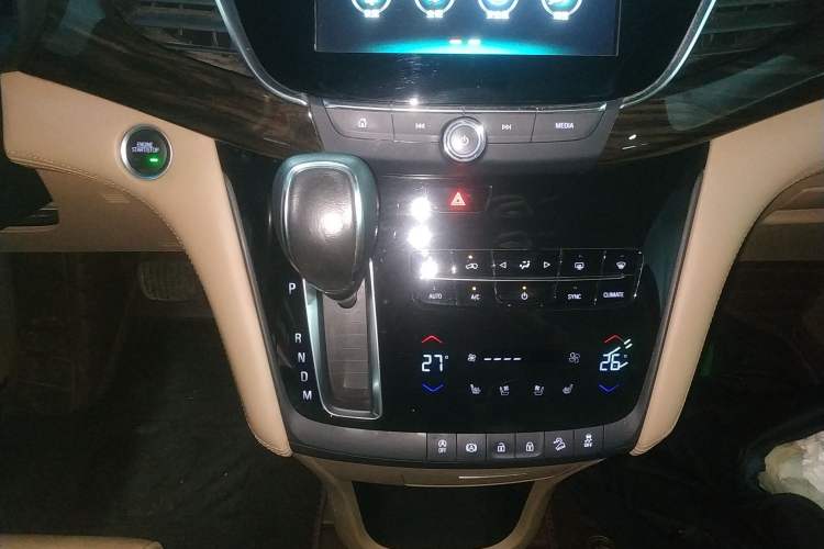 Used Buick GL8 2018 ES 28T Flagship Model China VI Standard Gear Lever