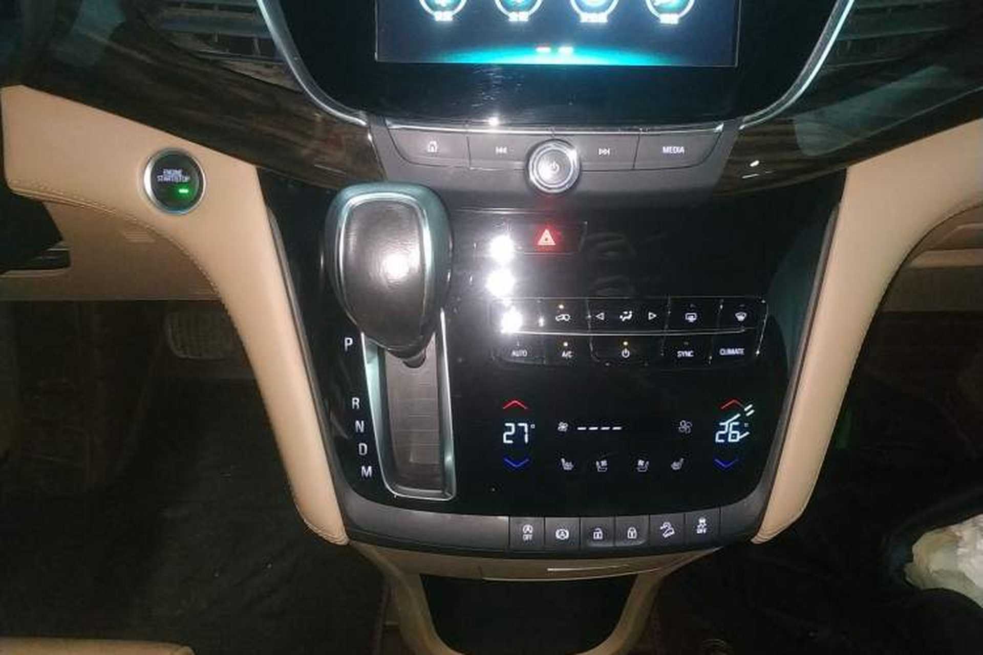 Used Buick GL8 2018 ES 28T Flagship Model China VI Standard Gear Lever