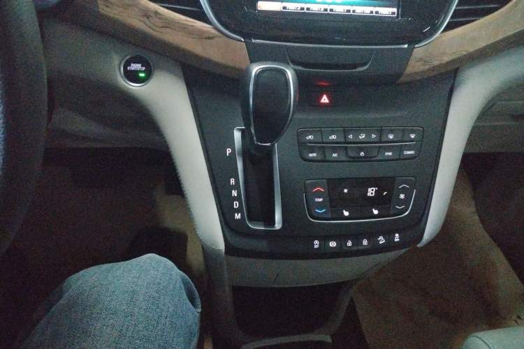 Used Buick GL8 2018 ES 28T Comfort Model China VI Standard Gear Lever