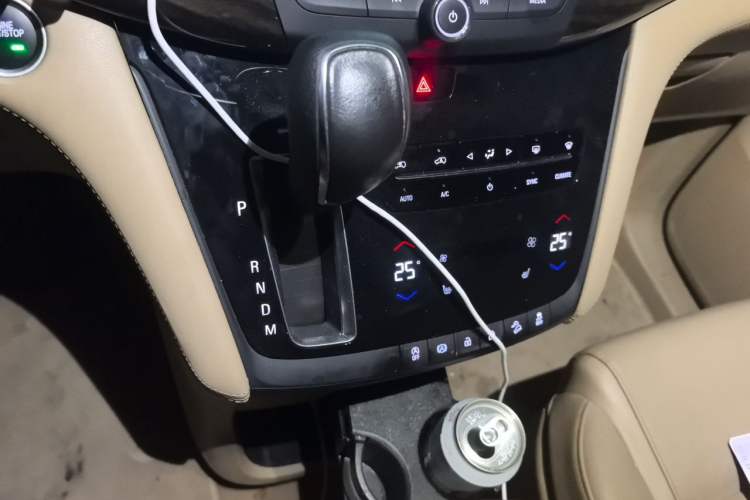 Used Buick GL8 2018 ES 28T Luxury Model China VI Standard Gear Lever