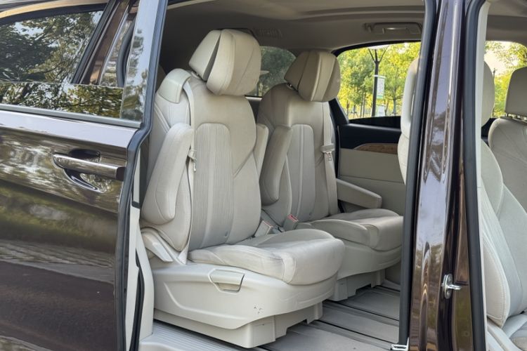 Used Buick GL8 2018 ES 28T Comfort Model China VI Standard Interior 3