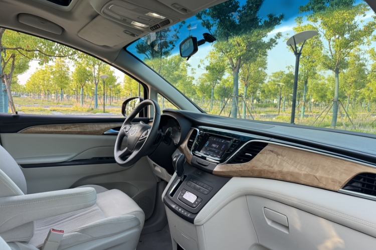 Used Buick GL8 2018 ES 28T Comfort Model China VI Standard Interior 5