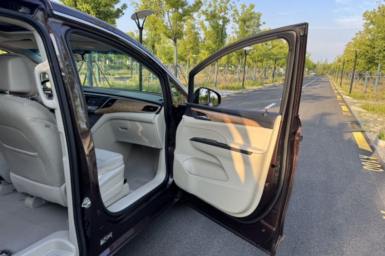 Used Buick GL8 2018 ES 28T Comfort Model China VI Standard Interior 8