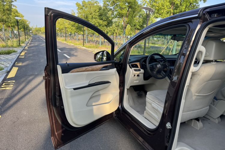 Used Buick GL8 2018 ES 28T Comfort Model China VI Standard Interior 9
