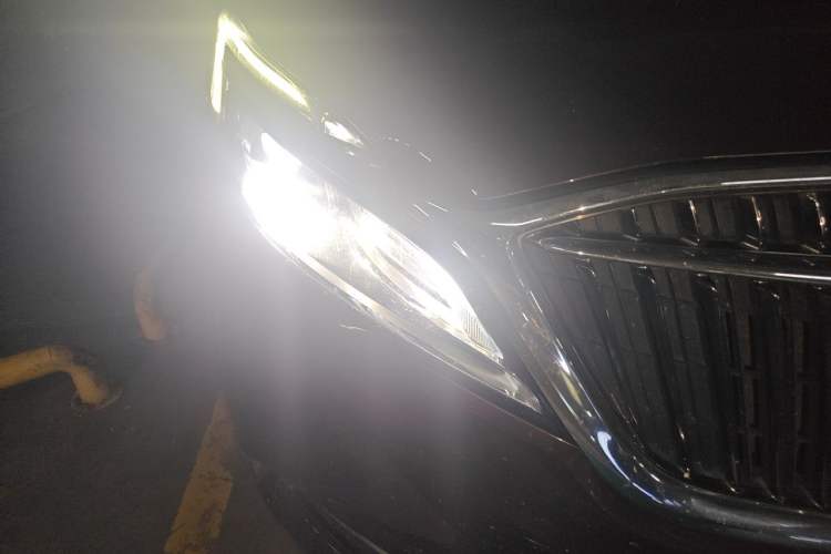 Used Buick GL8 2018 ES 28T Comfort Model China VI Standard Right Front Headlight