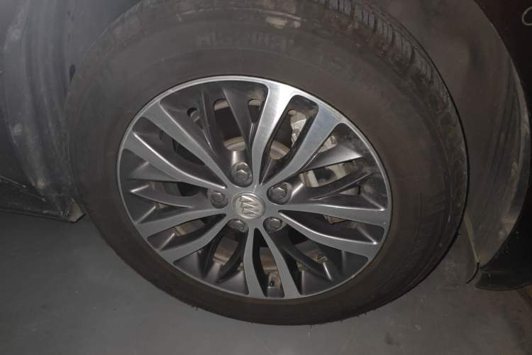 Used Buick GL8 2018 ES 28T Flagship Model China VI Standard Right Front Wheel Hub