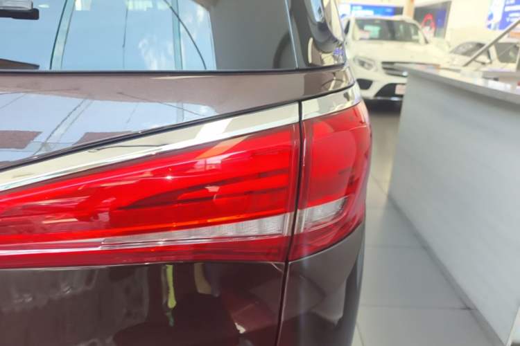 Used Buick GL8 2018 ES 28T Flagship Model China VI Standard Right Rear Taillight
