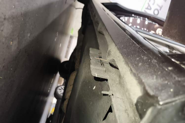 Used Buick GL8 2018 ES 28T Comfort Model China VI Standard Right Side Sill