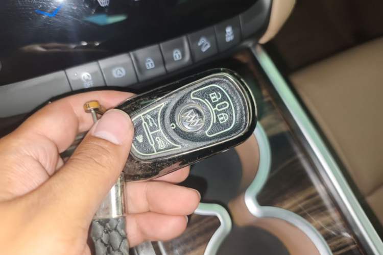 Used Buick GL8 2018 ES 28T Flagship Model China VI Standard Vehicle Key