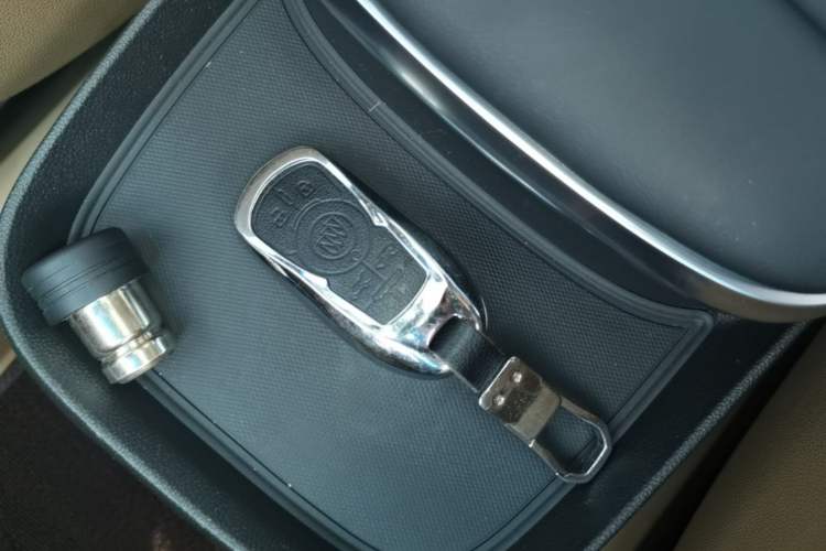 Used Buick GL8 2018 ES 28T Luxury Model China VI Standard Vehicle Key