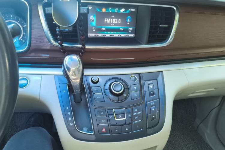 Used Buick GL8 2018 28T Luxury Model China VI Standard Audio And AC Panel