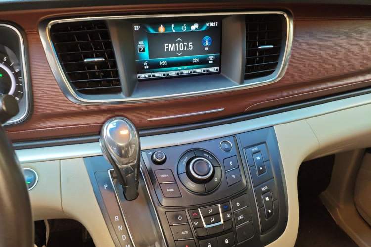Used Buick GL8 2018 28T Luxury Model China VI Standard Audio And AC Panel