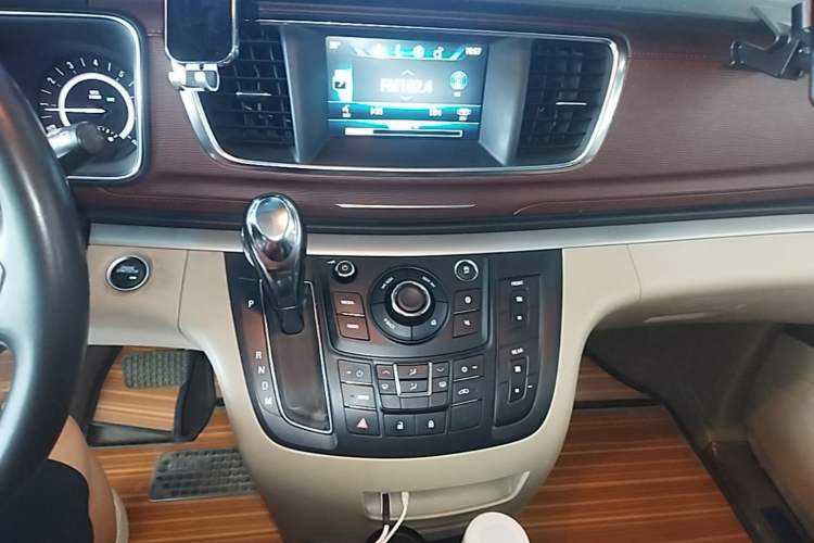 Used Buick GL8 2018 28T Luxury Model China VI Standard Audio And AC Panel