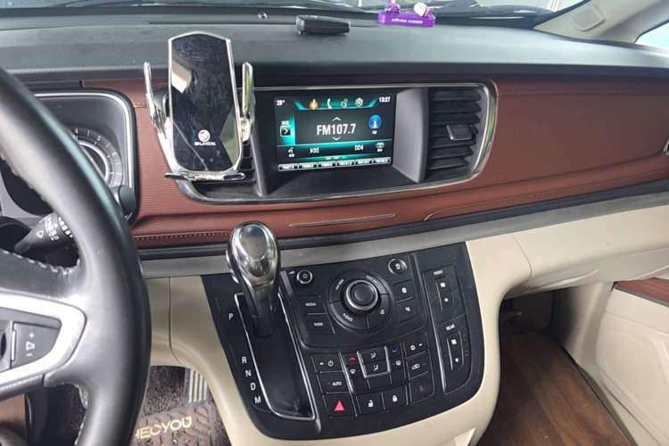 Used Buick GL8 2018 28T Luxury Model China VI Standard Audio And AC Panel