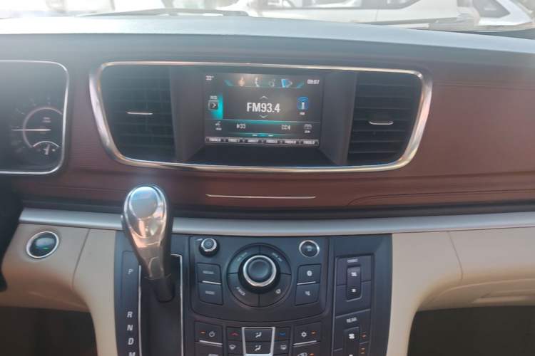 Used Buick GL8 2018 28T Comfort Model China VI Standard Audio And AC Panel