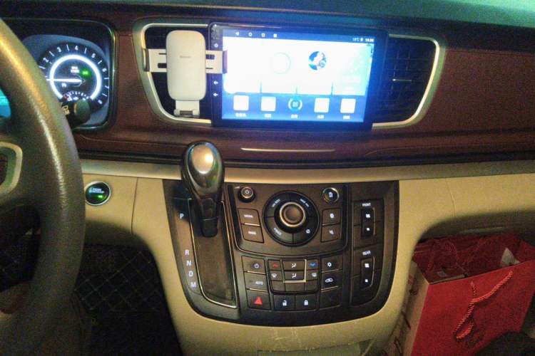 Used Buick GL8 2018 28T Comfort Model China VI Standard Audio And AC Panel
