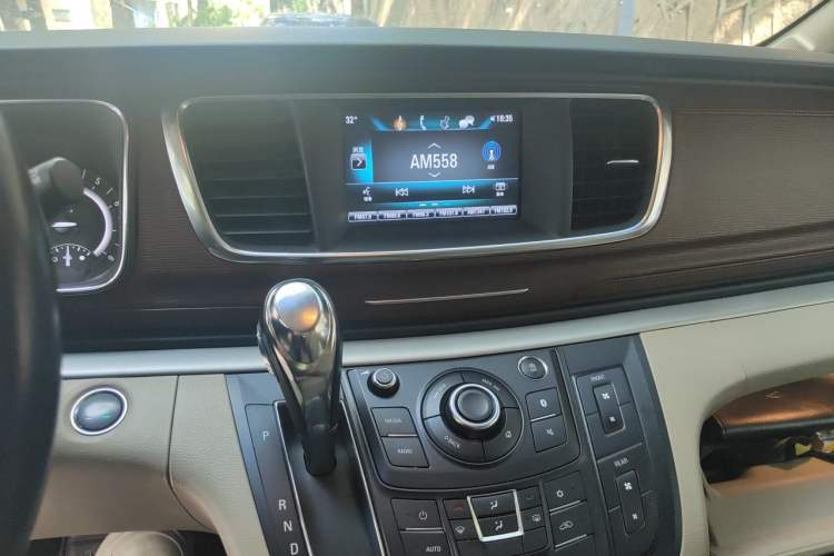 Used Buick GL8 2018 28T Luxury Model China VI Standard Audio And AC Panel