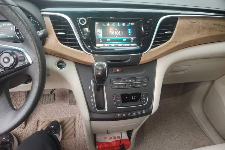 Used Buick GL8 2018 ES 28T Comfort Model China VI Standard Audio And AC Panel