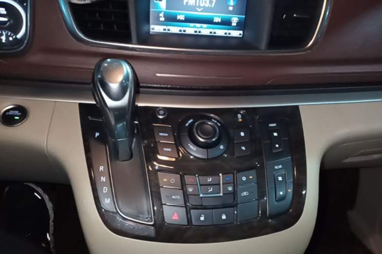 Used Buick GL8 2018 28T Luxury Model China VI Standard Audio And AC Panel