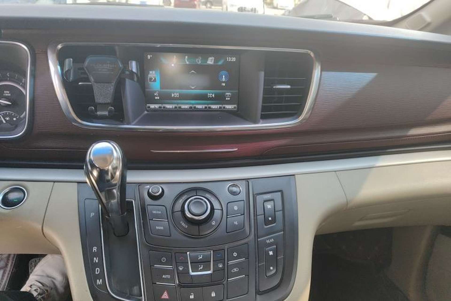 Used Buick GL8 2018 28T Luxury Model China VI Standard Audio And AC Panel