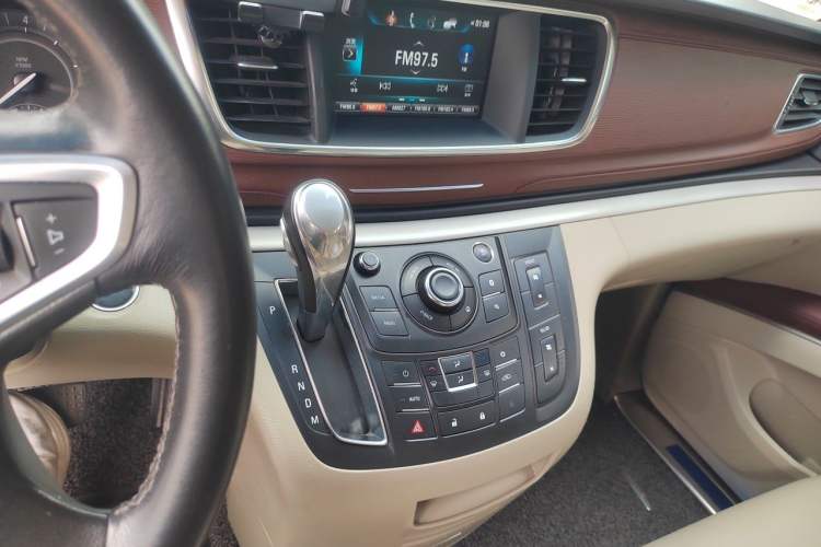 Used Buick GL8 2018 28T Luxury Model China VI Standard Audio And AC Panel