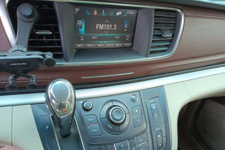 Used Buick GL8 2018 28T Comfort Model China VI Standard Audio And AC Panel