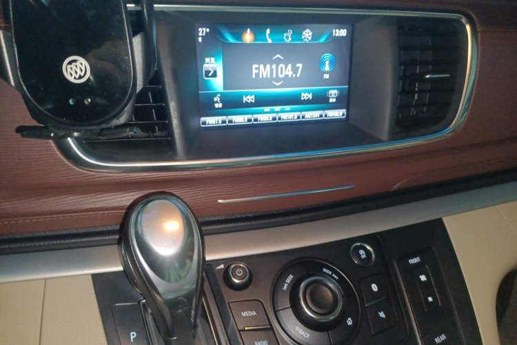Used Buick GL8 2018 28T Luxury Model China VI Standard Audio And AC Panel