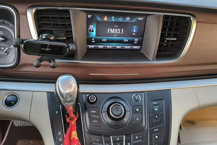 Used Buick GL8 2018 28T Prestige Version China VI Standard Audio And AC Panel
