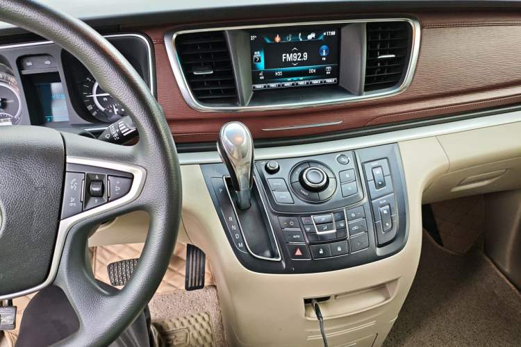 Used Buick GL8 2018 28T Comfort Model China VI Standard Audio And AC Panel