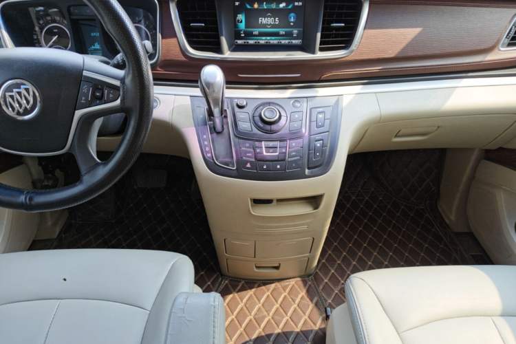 Used Buick GL8 2018 28T Comfort Model China VI Standard Audio And AC Panel