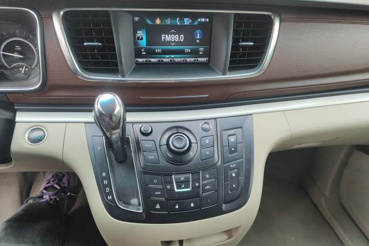 Used Buick GL8 2018 28T Luxury Model China VI Standard Audio And AC Panel