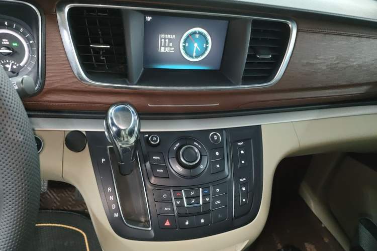Used Buick GL8 2018 28T Luxury Model China VI Standard Audio And AC Panel