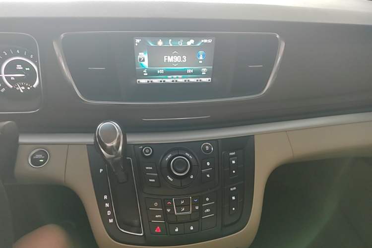 Used Buick GL8 2018 28T Luxury Model China VI Standard Audio And AC Panel