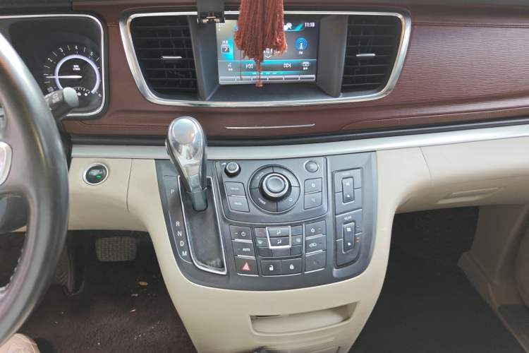 Used Buick GL8 2018 28T Luxury Model China VI Standard Audio And AC Panel