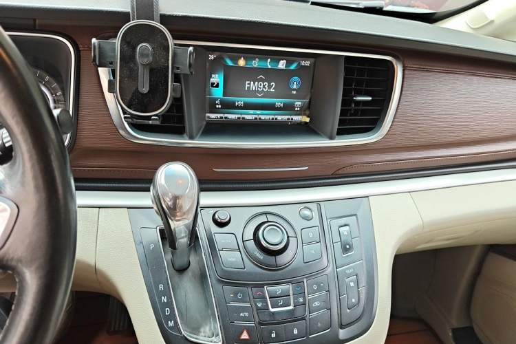Used Buick GL8 2018 28T Luxury Model China VI Standard Audio And AC Panel