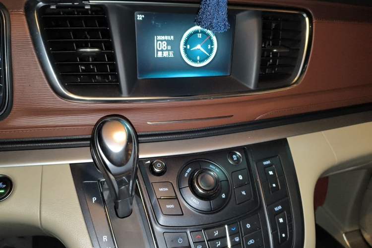 Used Buick GL8 2018 28T Luxury Model China VI Standard Audio And AC Panel