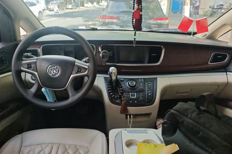 Used Buick GL8 2018 28T Comfort Model China VI Standard Center Console