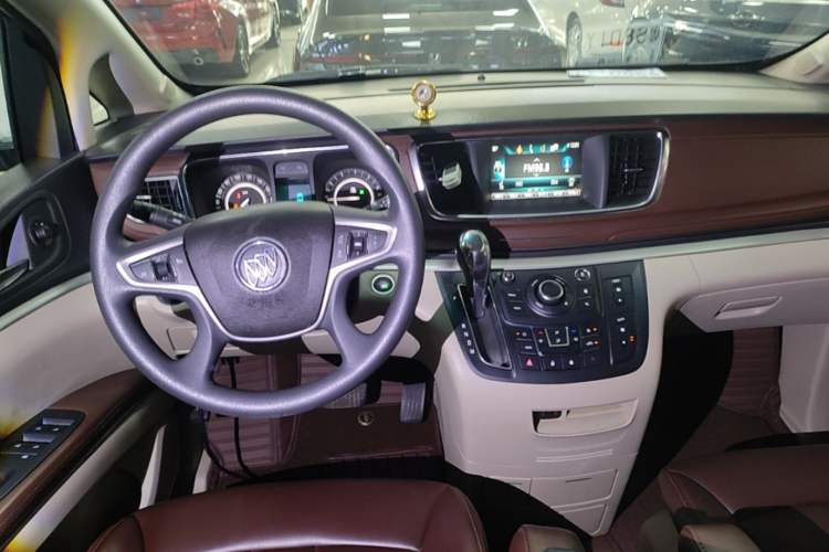 Used Buick GL8 2018 28T Comfort Model China VI Standard Center Console
