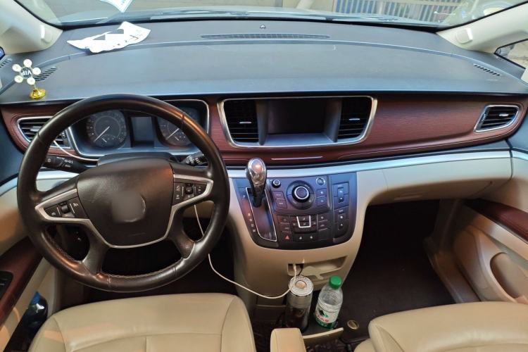 Used Buick GL8 2018 28T Luxury Model China VI Standard Center Console
