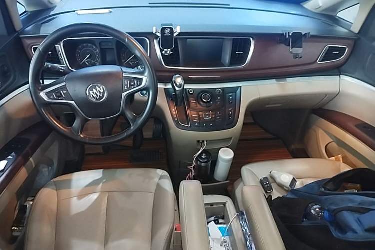 Used Buick GL8 2018 28T Luxury Model China VI Standard Center Console