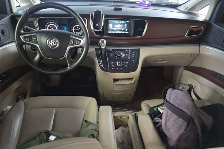 Used Buick GL8 2018 28T Luxury Model China VI Standard Center Console