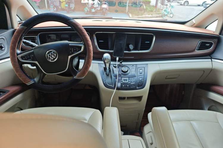 Used Buick GL8 2018 28T Prestige Version China VI Standard Center Console
