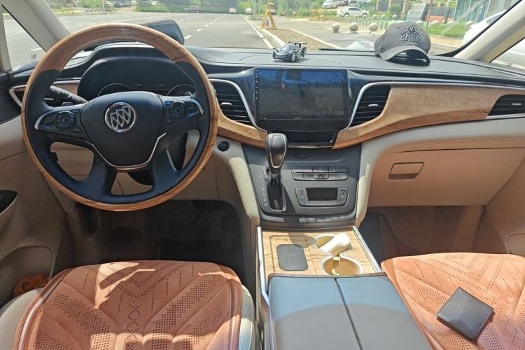 Used Buick GL8 2018 ES 28T Comfort Model China VI Standard Center Console