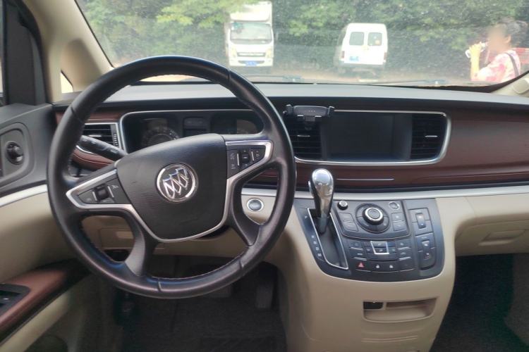 Used Buick GL8 2018 28T Luxury Model China VI Standard Center Console