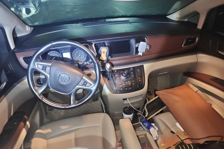 Used Buick GL8 2018 28T Luxury Model China VI Standard Center Console