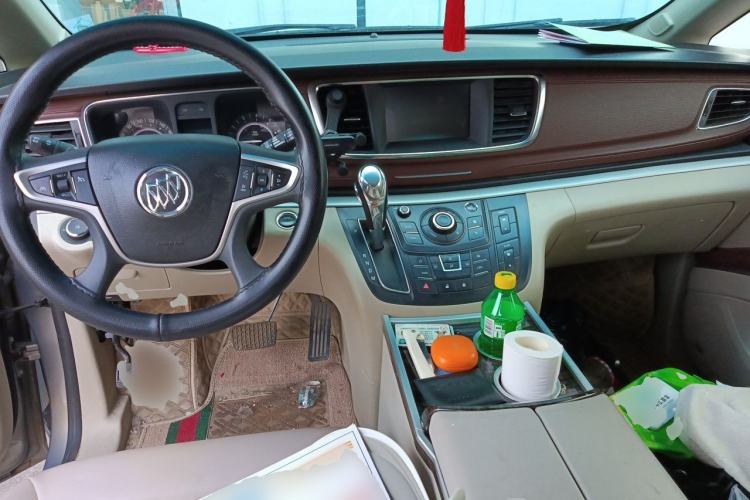 Used Buick GL8 2018 28T Comfort Model China VI Standard Center Console