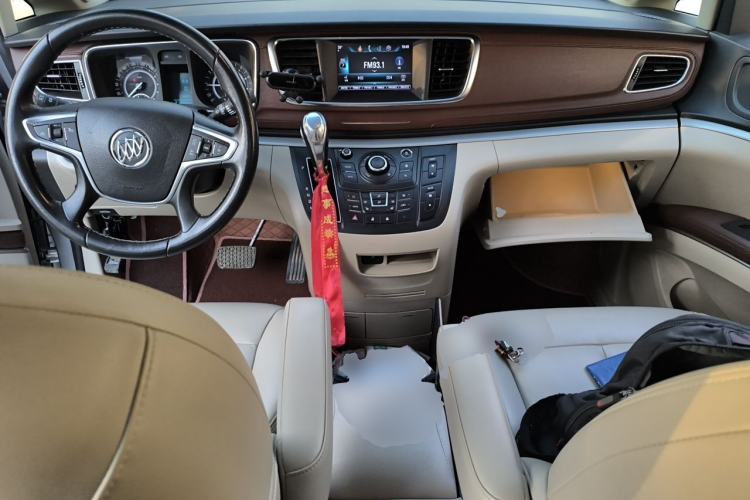 Used Buick GL8 2018 28T Prestige Version China VI Standard Center Console