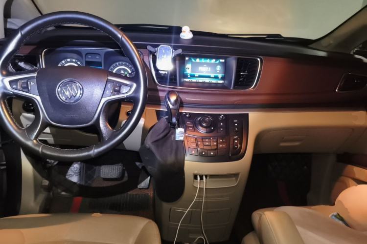 Used Buick GL8 2018 28T Luxury Model China VI Standard Center Console